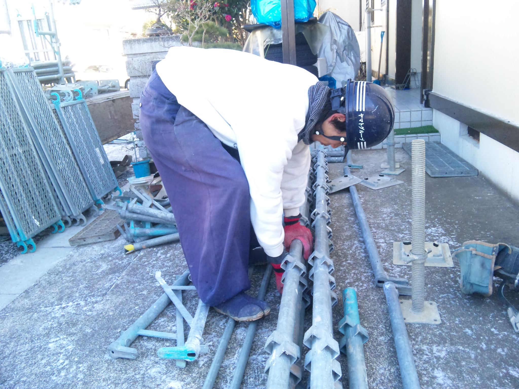 山の寺　中島さん　足場架設